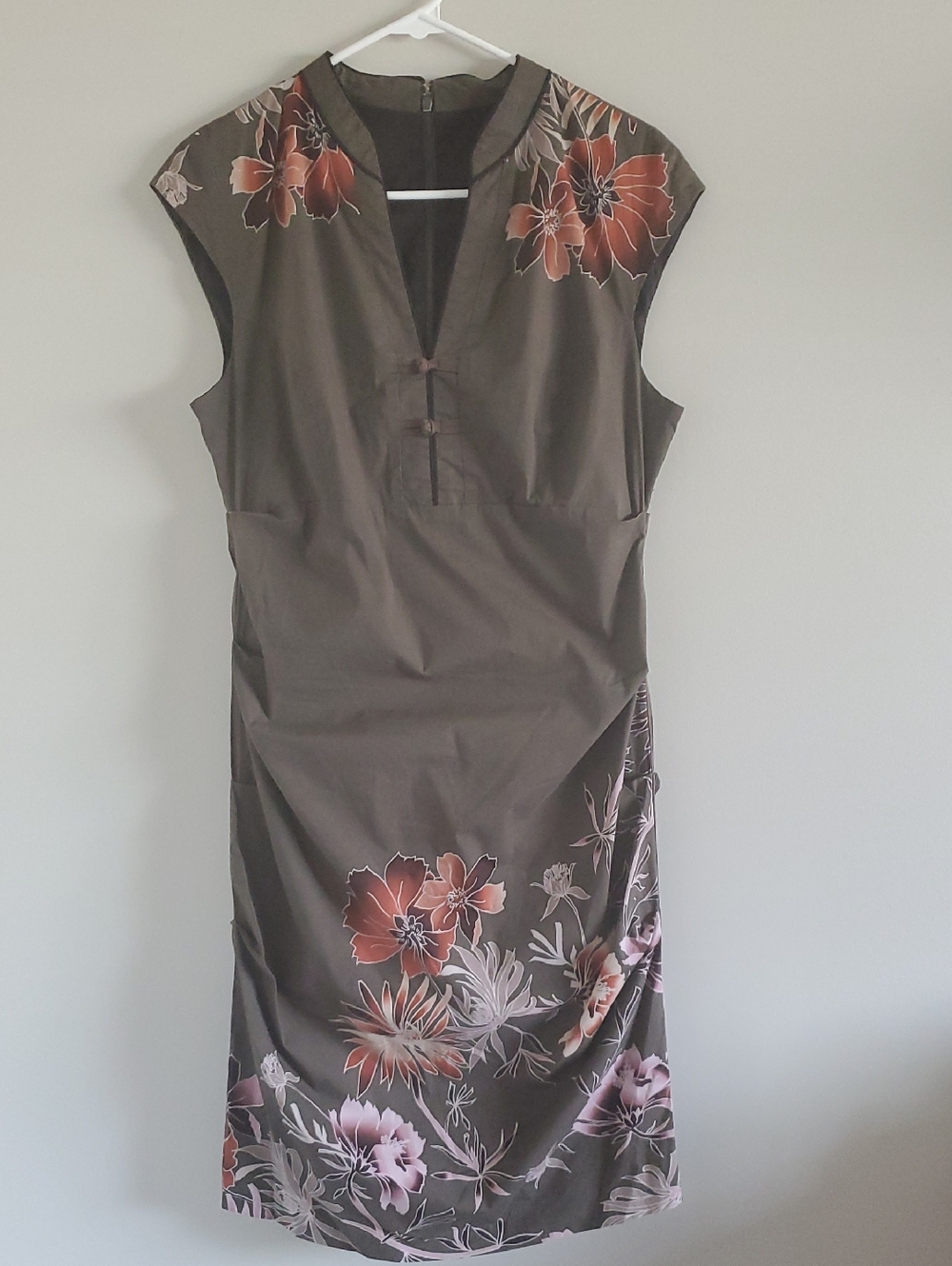 le chateau Olive Green Midi Ruched Kimono Style Dress Coral Floral Accents Sz L